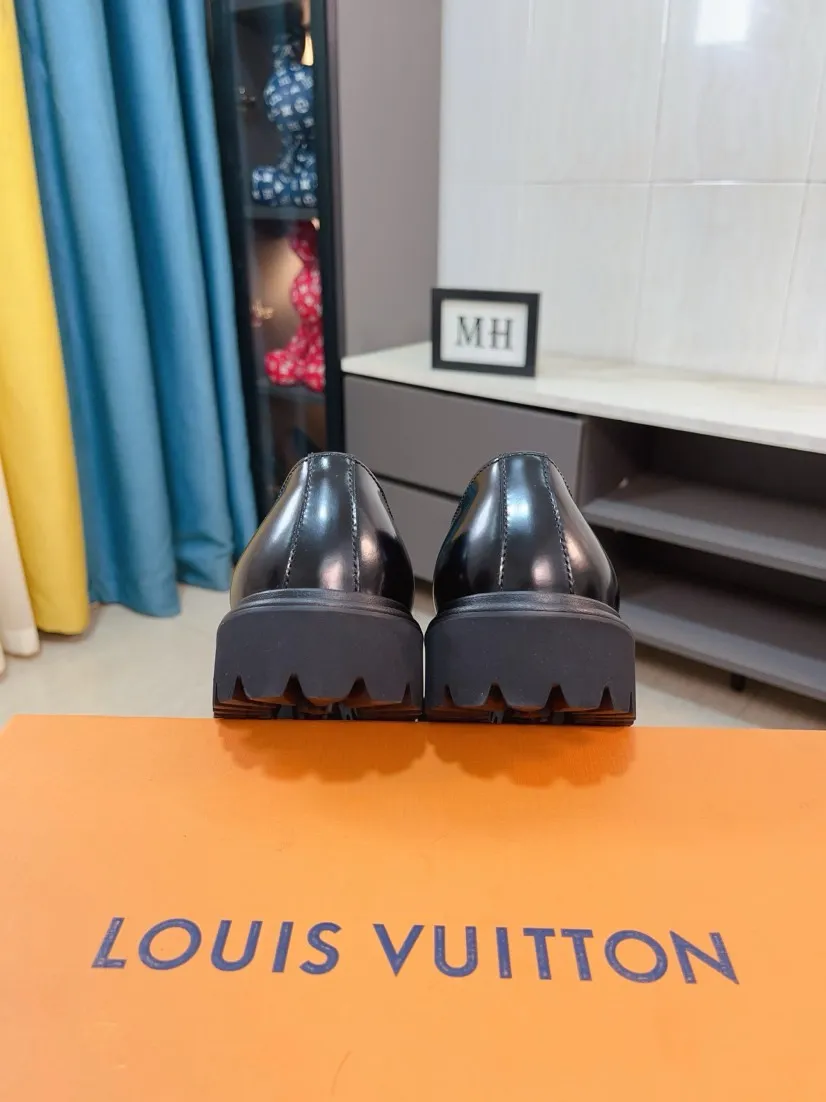 Men's shoes💰 660🌹🌹High version [LV] Louis Vuitton's popular casual leather shoes🎖Fashionable and elegant🎖🎖Material: Original imported open-edge beaded cowhide, washed cowhide leather lining, original open-molded rubber outsole, high-end and classy, ​​elegant quality, instantly transforming into a handsome man when you step on the foot❤❤Standard\nNumber of sizes: 39-44, 38, 45 customized